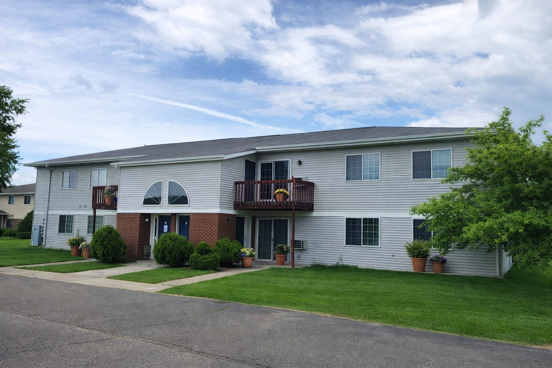 Antigo Apartment: 2409 Charlotte Court