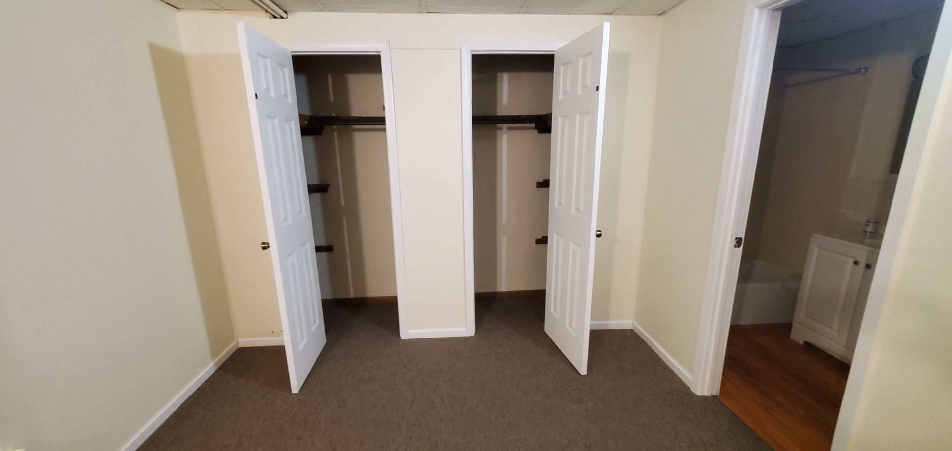 St Paul Apartment: 2082 Como Avenue