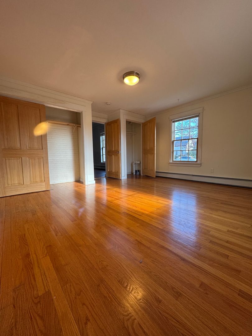 Brunswick Apartment: 108 Harpswell Rd
