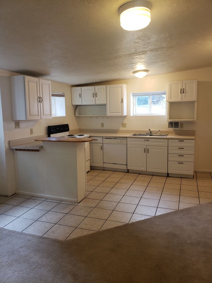 Golden Apartment: 1120 13th St