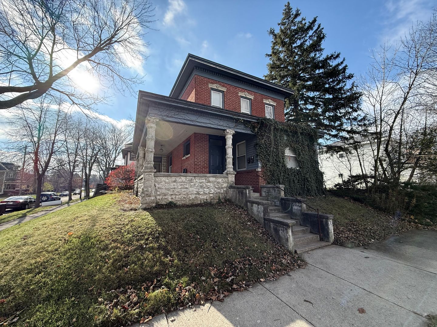 Fort Wayne Apartment: 303 W Dewald Street