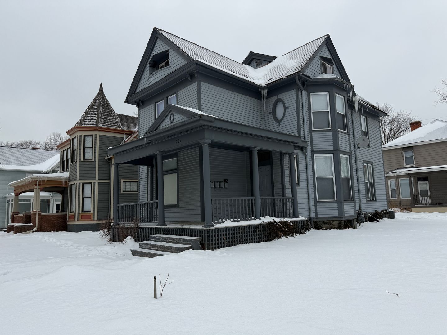 Fort Wayne Apartment: 206 W Creighton Avenue