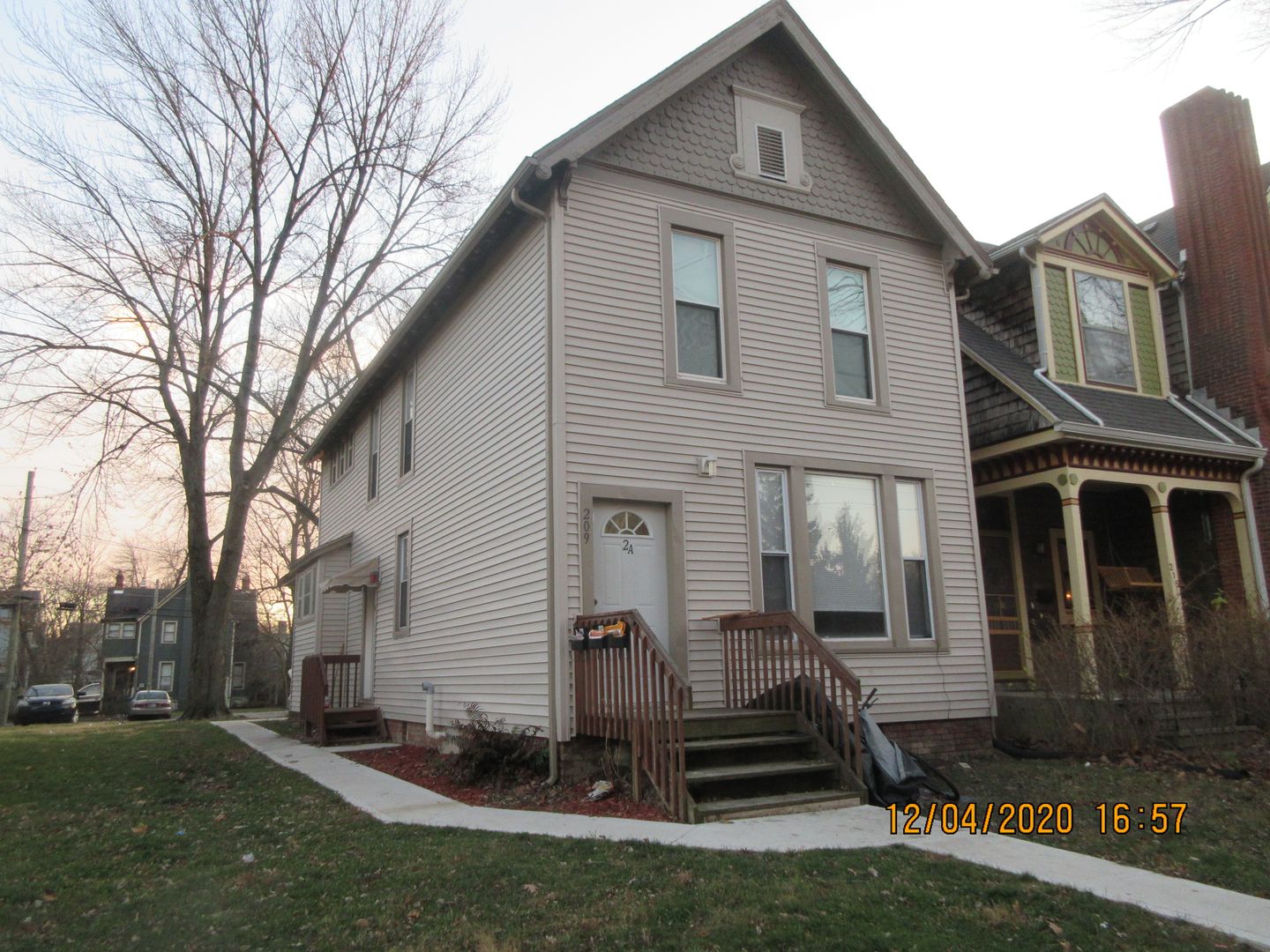 Fort Wayne Apartment: 209 W Dewald Street