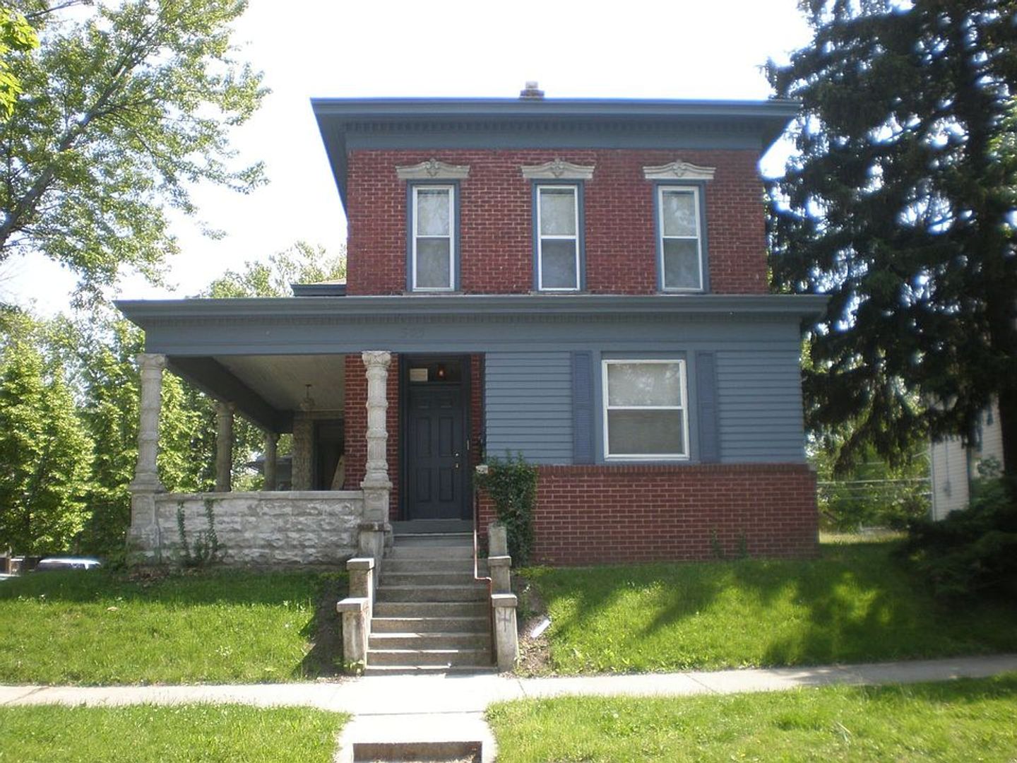 Fort Wayne Apartment: 303 W Dewald Street