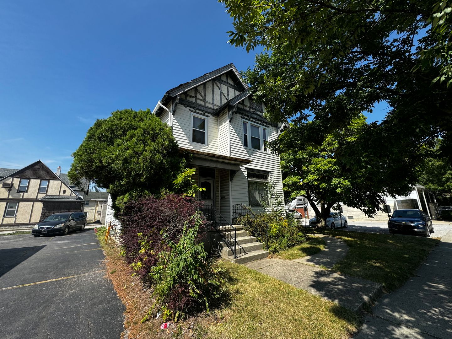 Fort Wayne Apartment: 2224 S Calhoun Street