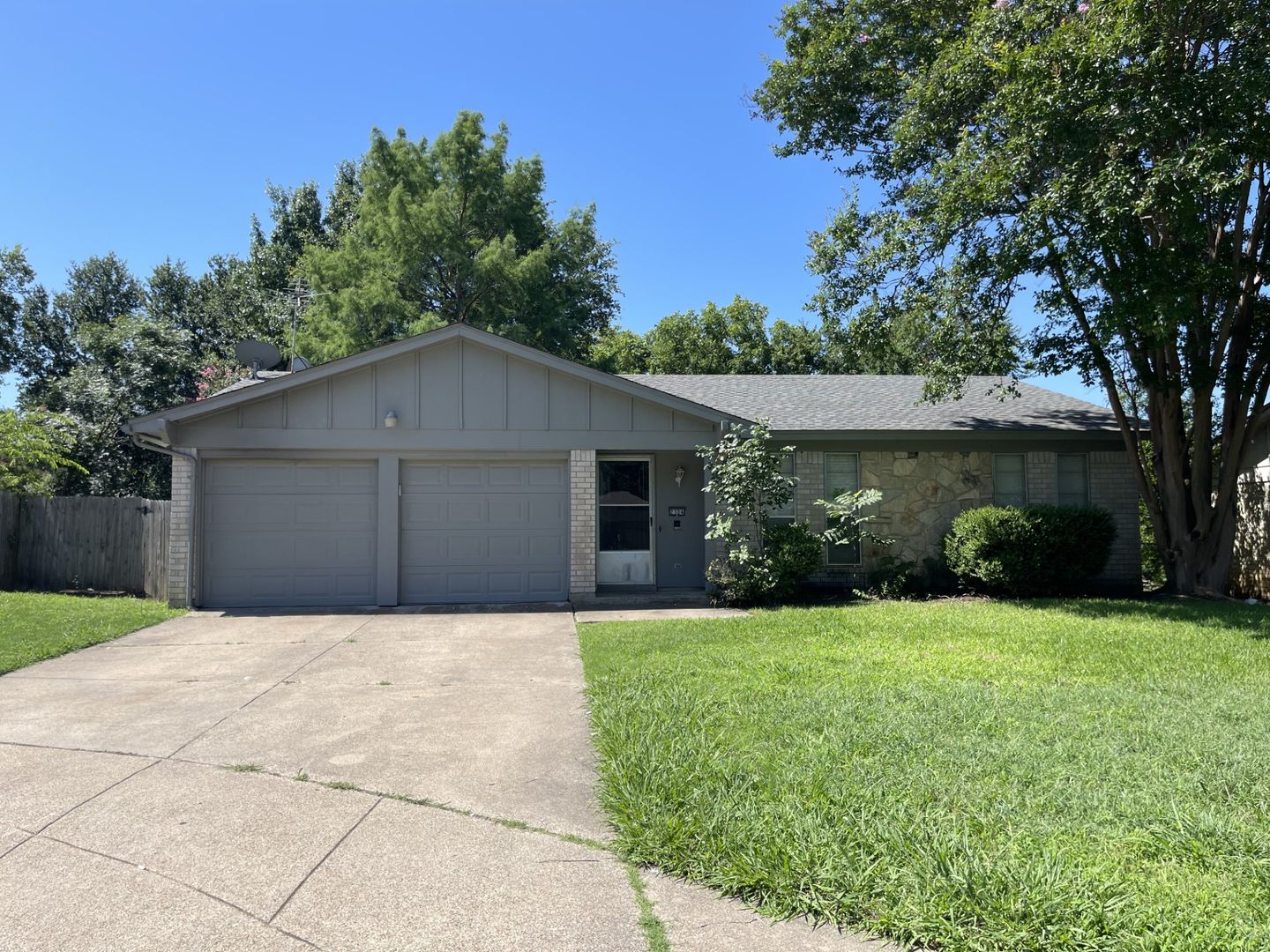 Arlington House: 2304 Norwich CT