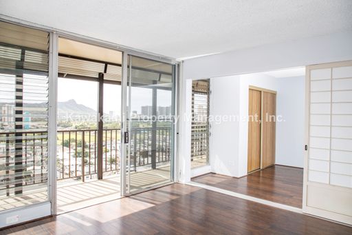 Tastefully Renovated, 17th Flr. Corner Unit, w/Diamond Head Views – photo 1