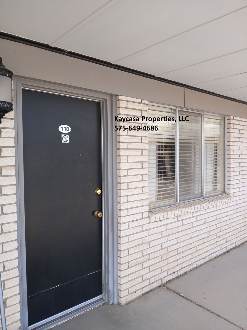 Las Cruces Apartment: 2146 W Picacho