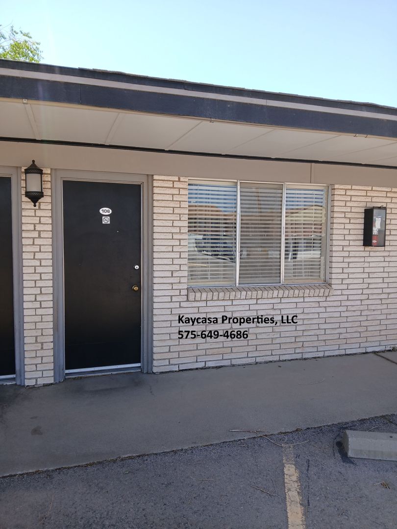 Las Cruces Apartment: 2146 W Picacho