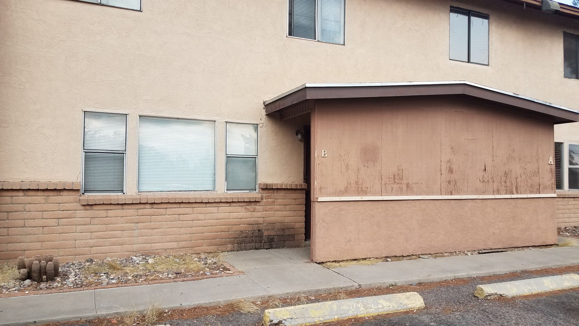 Las Cruces Apartment: 2803 E Idaho
