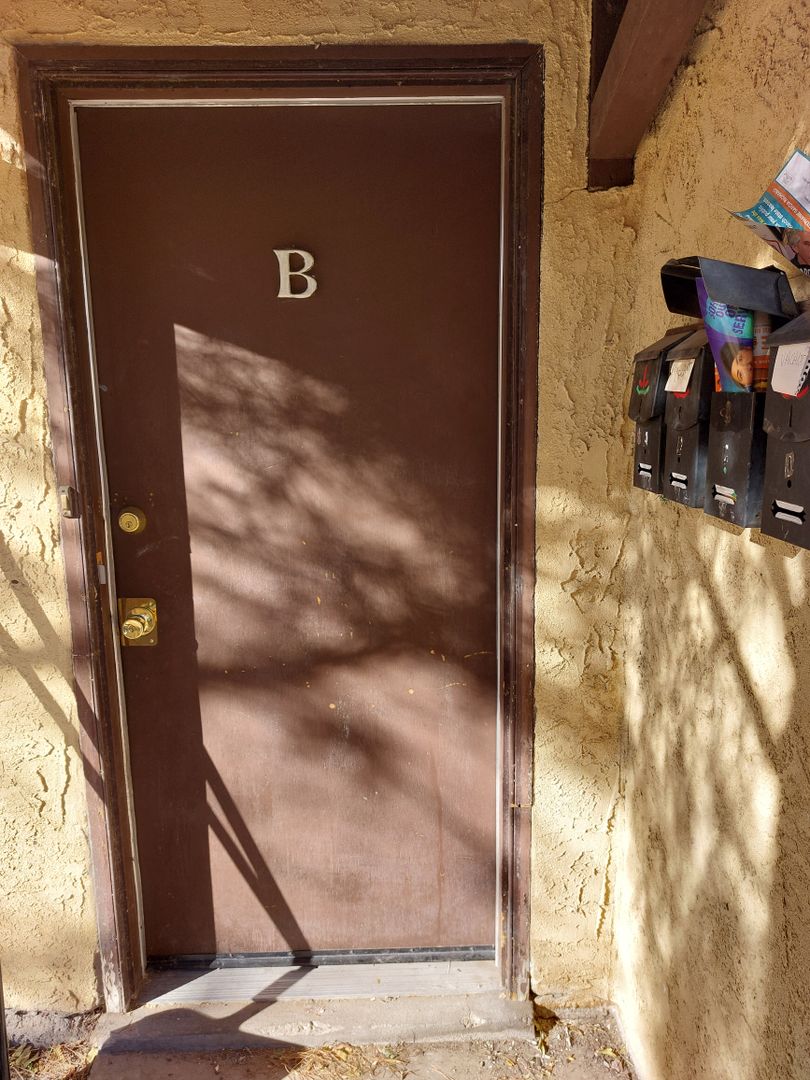 Las Cruces Apartment: 320 S. San Pedro