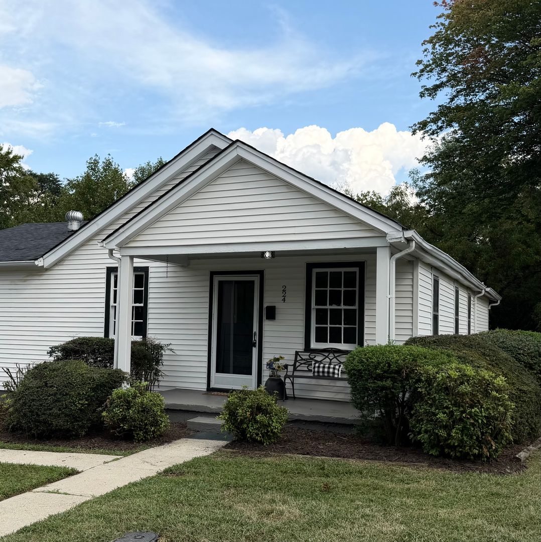 Farmville House: 224 Hylawn Ave