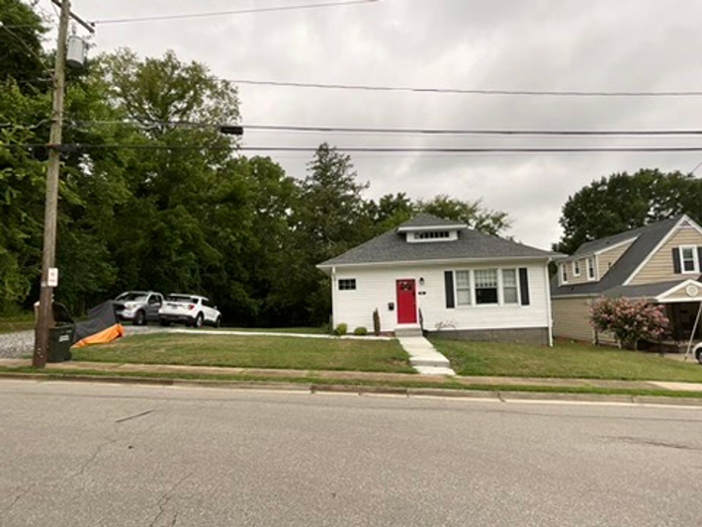 Farmville House: 521 E Second St