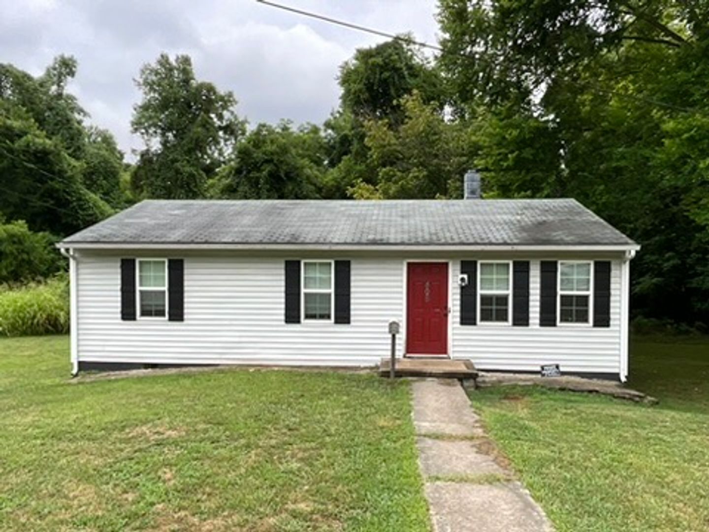 Farmville House: 405 S Virginia St