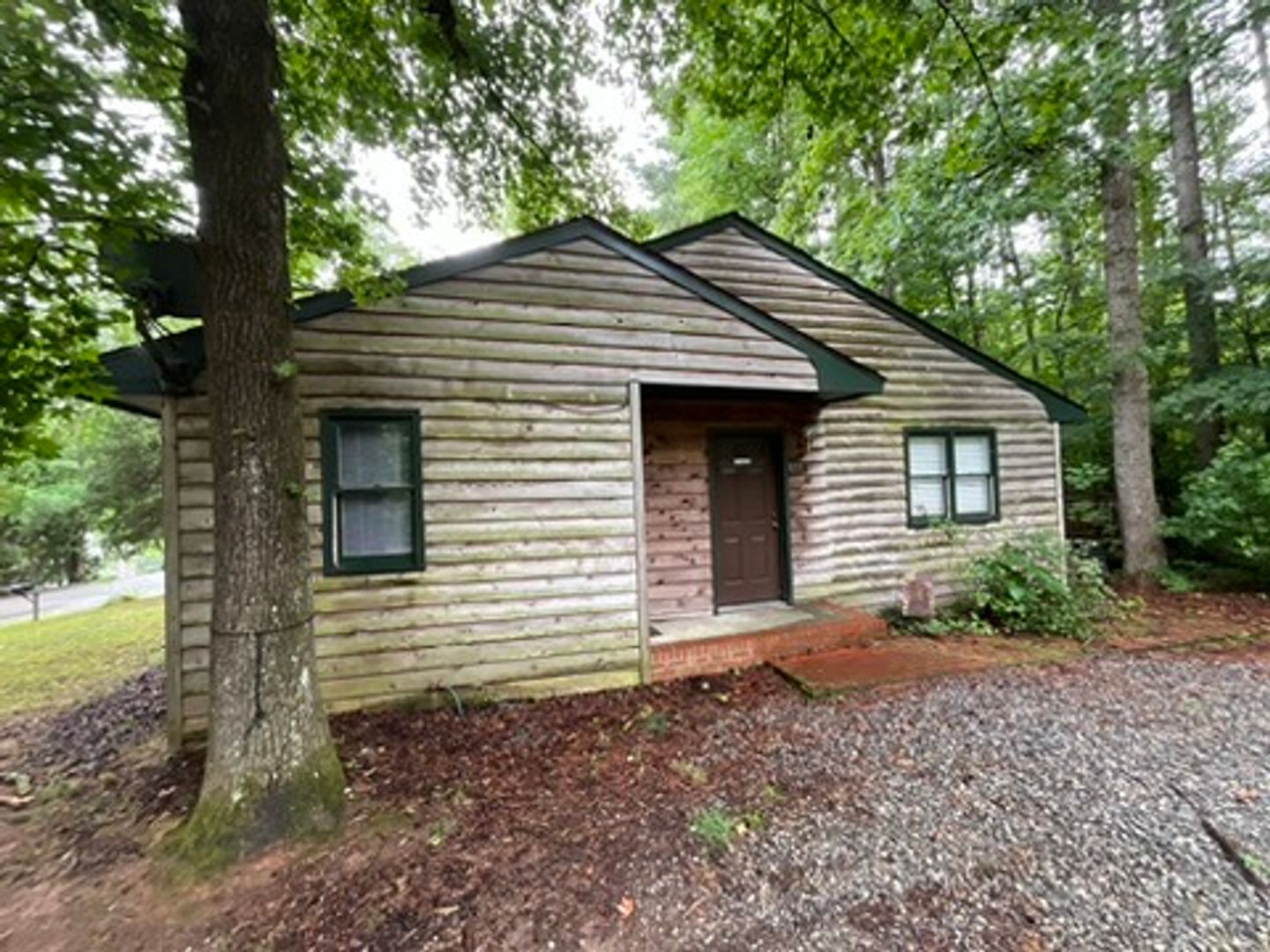 Farmville Apartment: 835 Longstreet Rd