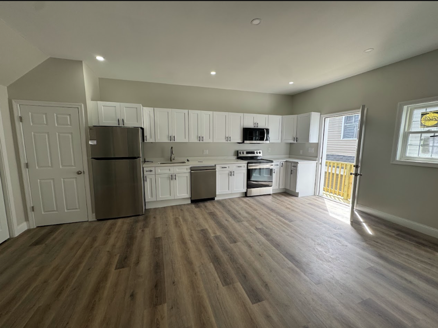 Claremont Apartment: 44 Central Street