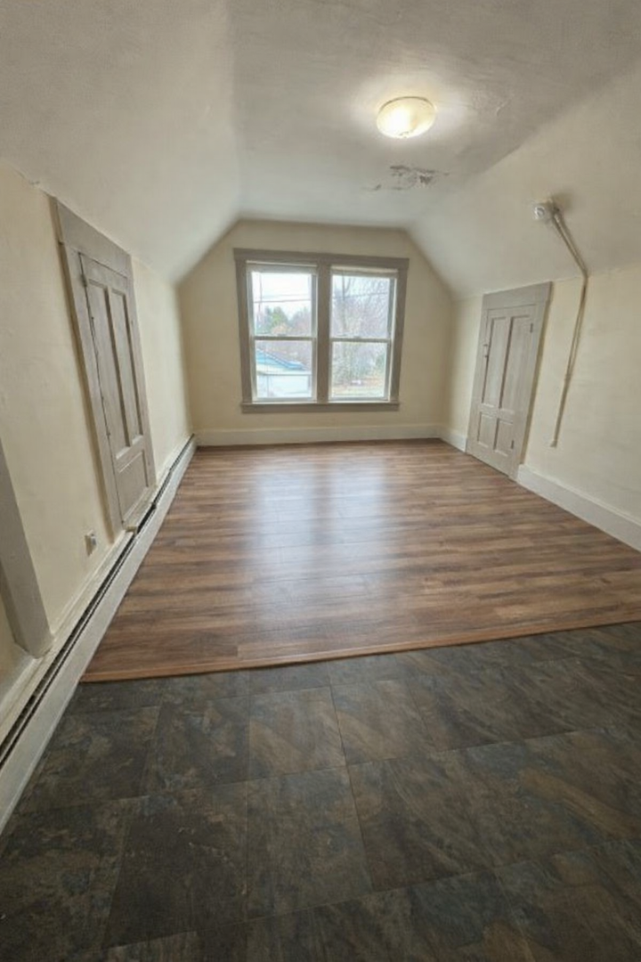 Newport Apartment: 37 Maple Street