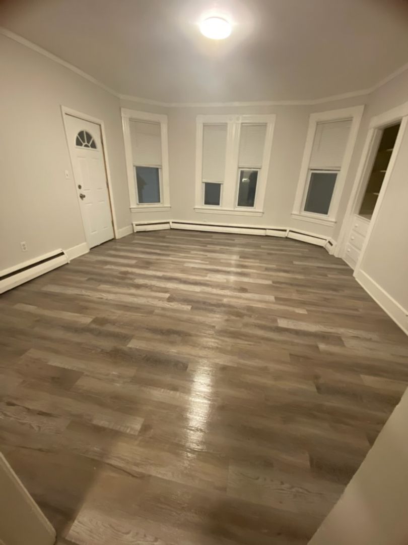 Manchester Apartment: 287 Bridge St.