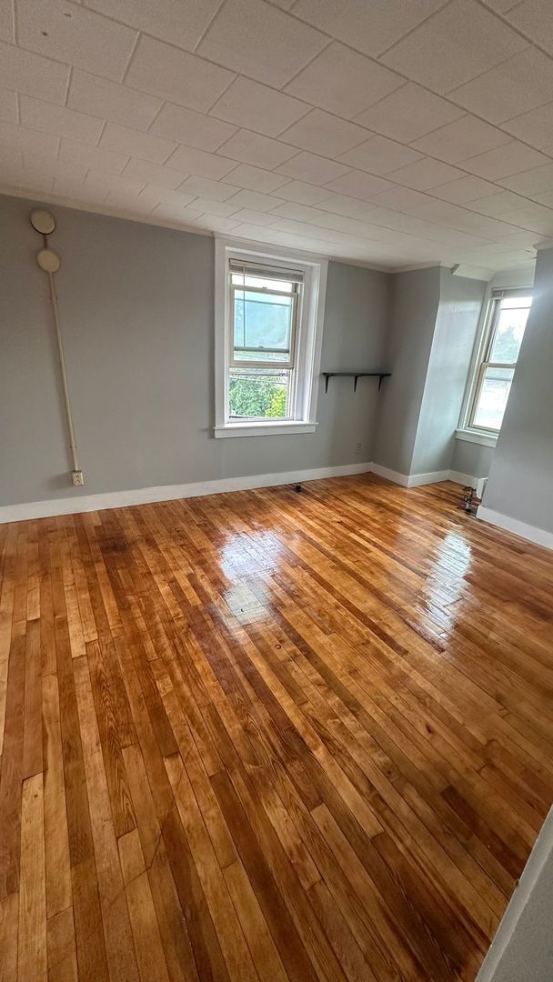 Claremont Apartment: 57 Broad Street