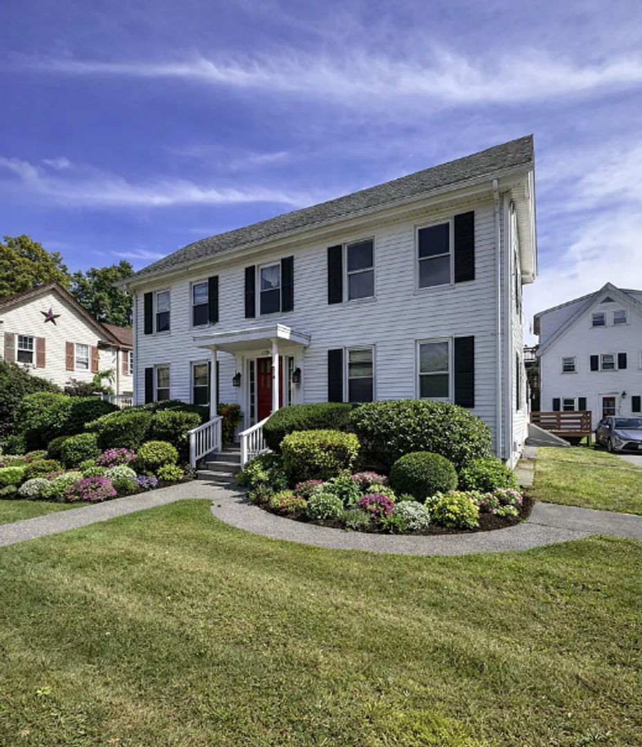 Plaistown Apartment: 131 Main St.