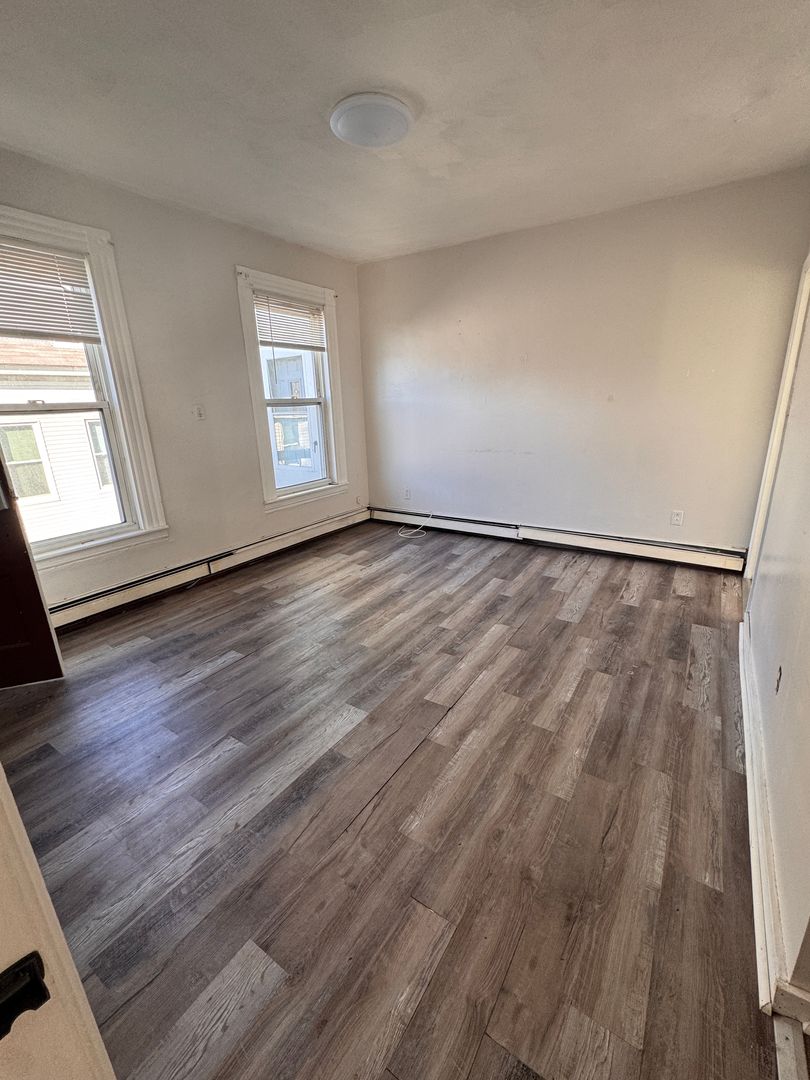 Manchester Apartment: 287 Bridge St.