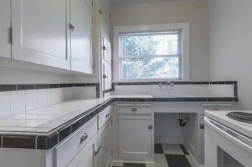 Timeless Northwest Portland Flat Filled with Historic Character! – photo 1