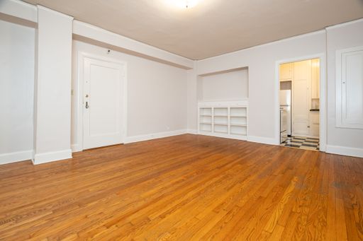 Chic Art Deco Gem 1 Bedroom with Optional Garage Parking by the Park! – photo 1