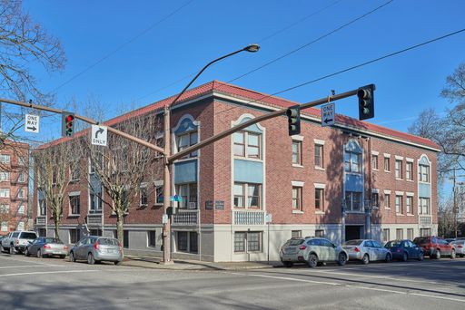Vintage Spanish Revival Gem in NW Portland! – photo 1