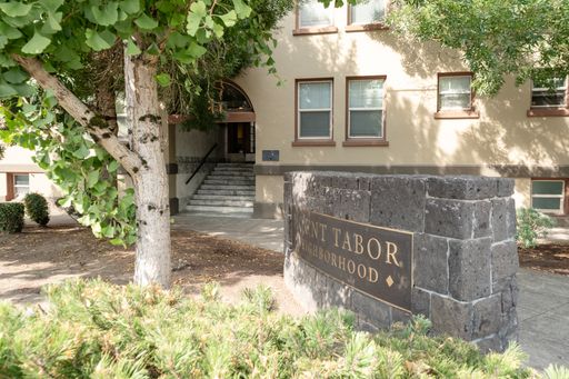 Bright Light Filled 1 Bedroom with Historic Charm in Mt Tabor! – photo 1