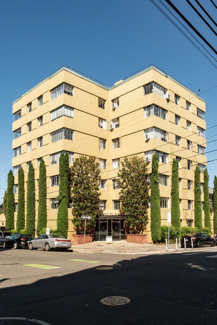 Portland Apartment: 2199 NW Everett St