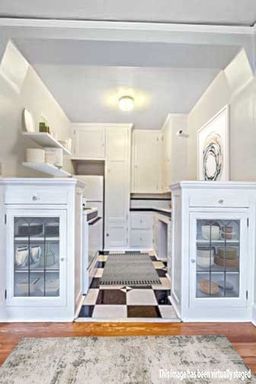 Art Deco Flat Near the Park Blocks with Optional Garage Parking! – photo 1