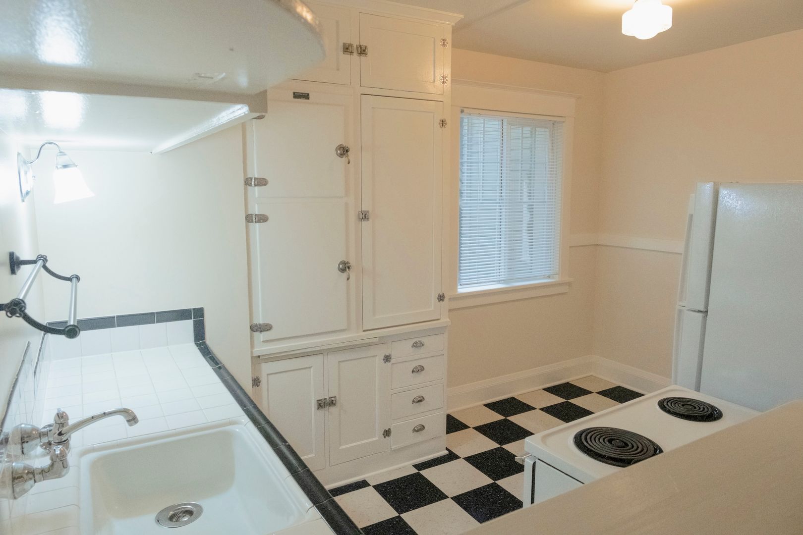 Portland Apartment: 2170 NE Hancock St