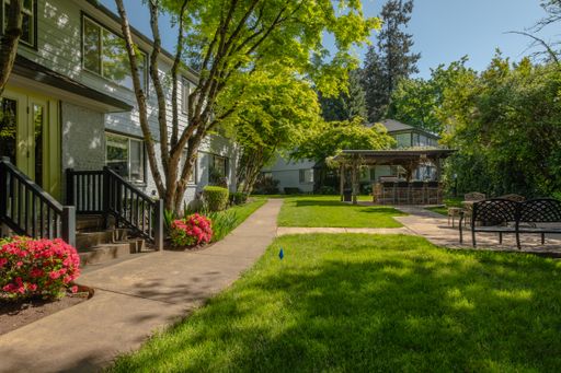 700 SF 1BR in Downtown Lake Oswego ~ From $1550 ~ Downtown Lake Oswego Living Without the Downtown Luxury Price!
