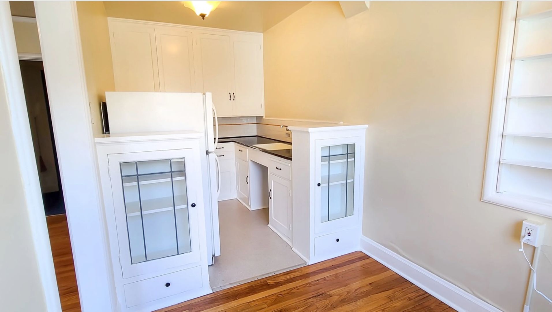 Portland Apartment: 2167 NW Flanders St.