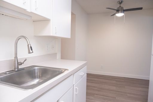 First Month Rent + One Year Parking Free! #CI1903 ~ Pet Friendly 1 Bedroom in Classic Style and Charm in Irvington! – photo 1