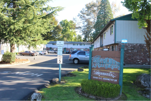 Charming 2-Bedroom Milwaukie Townhome with Room to Relax! – photo 1