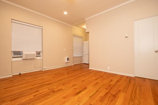 Charming Downtown Flat with Contemporary Updates and A/C! – photo 1