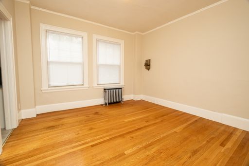 Charming Flat in Mount Tabor Neighborhood with Vintage Details! – photo 1