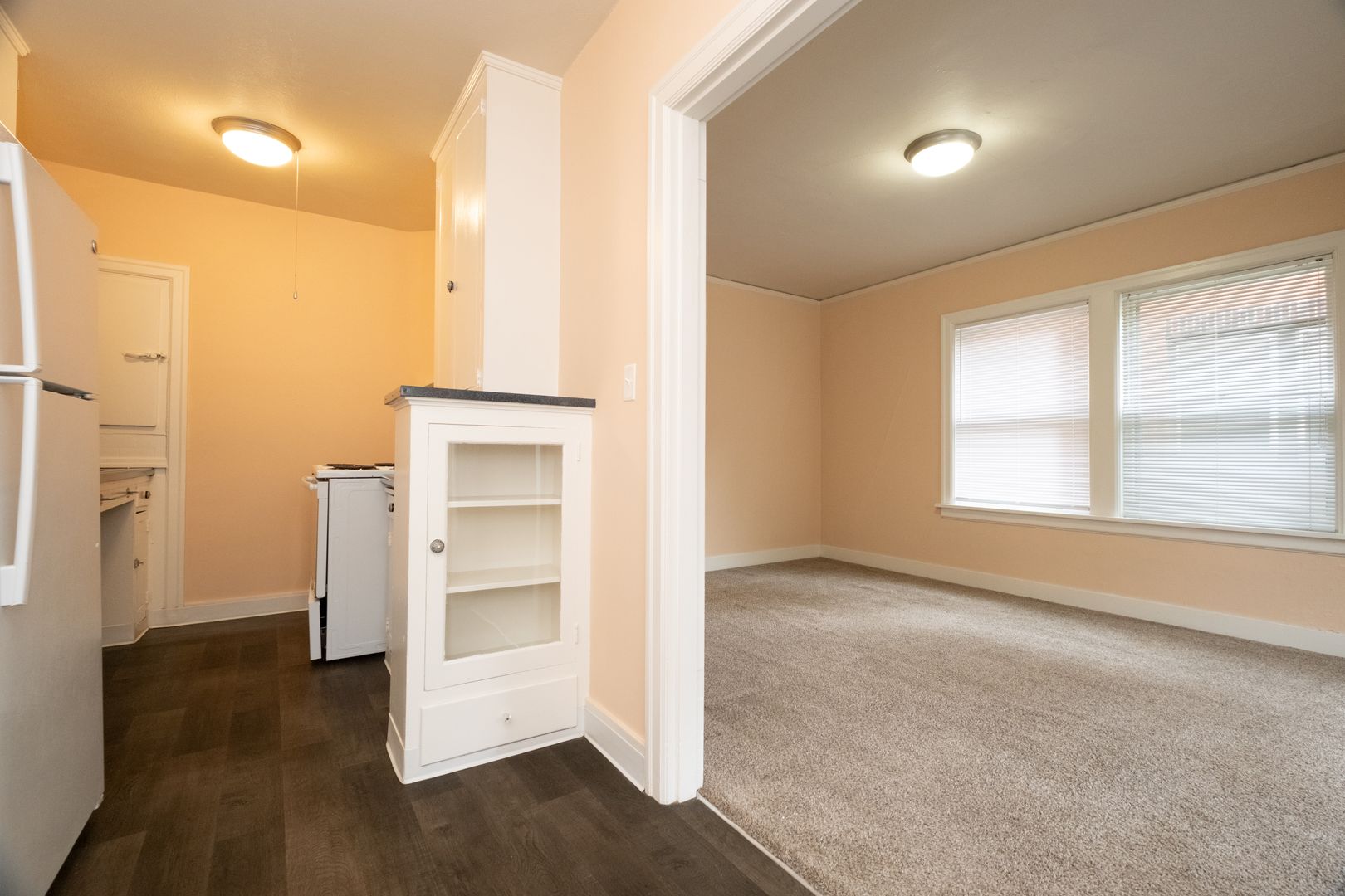 Portland Apartment: 6109 SE Belmont St.