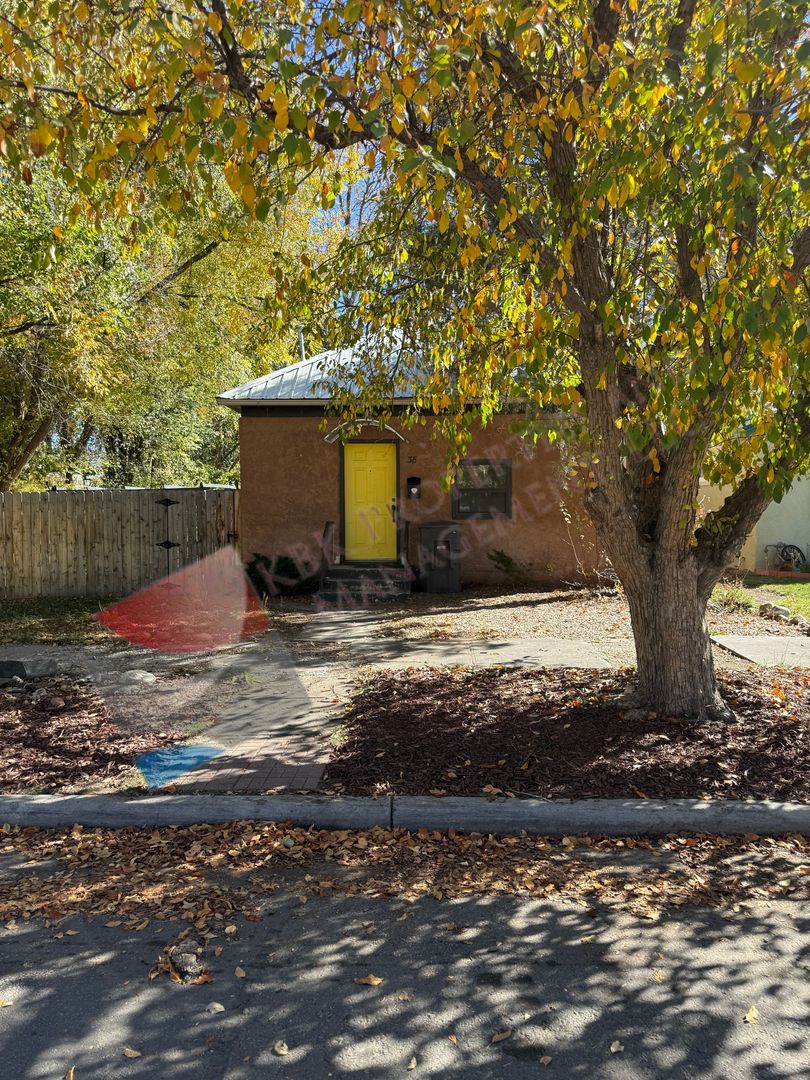Alamosa House: 38 Cascade Drive