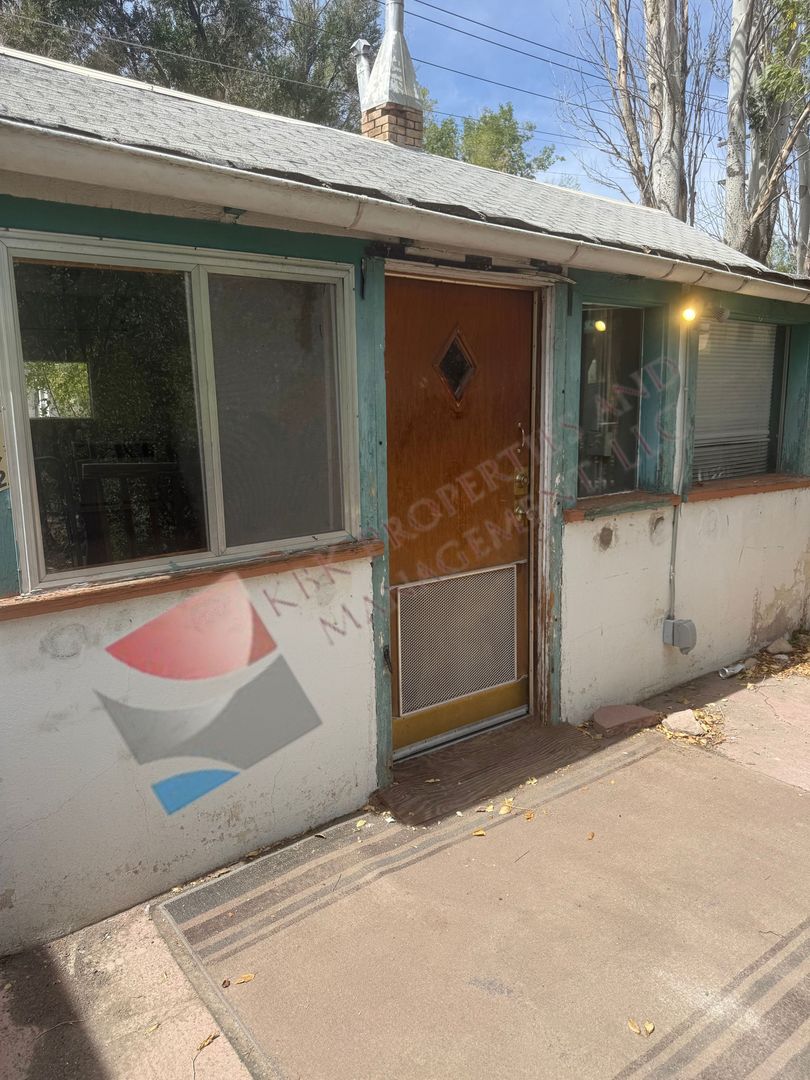 Alamosa Apartment: 311-311 1/2 Ross Avenue