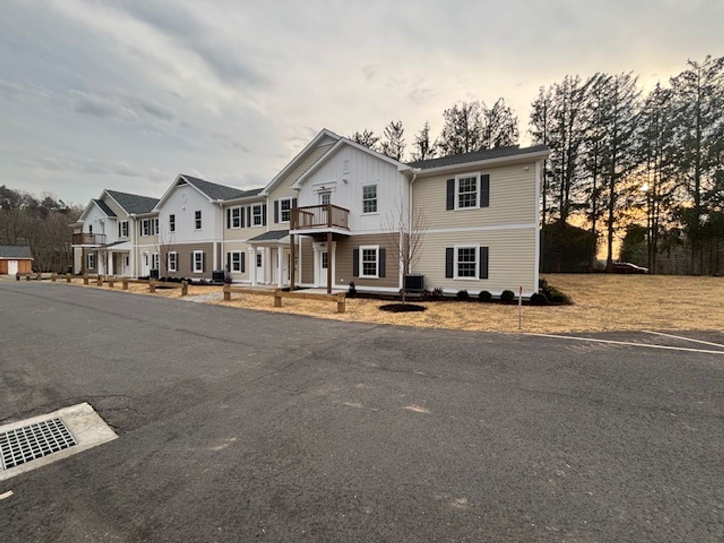 Southbury Apartment: 312/336 Old Waterbury Rd