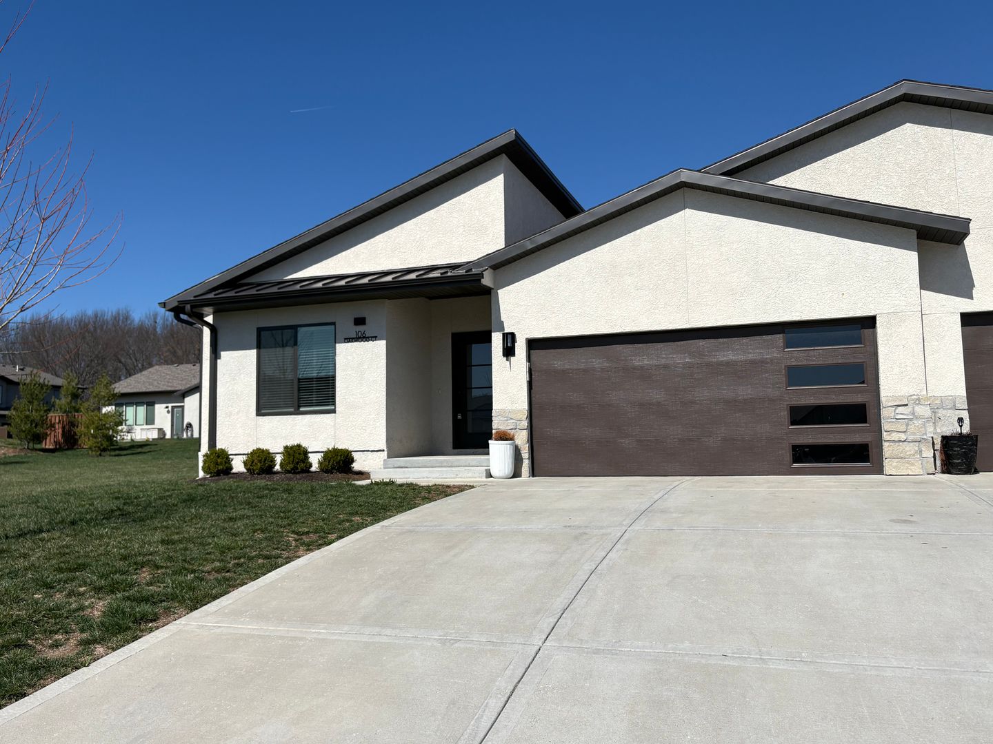 Raymore Multiplex: 104-106 Oakwood Ct