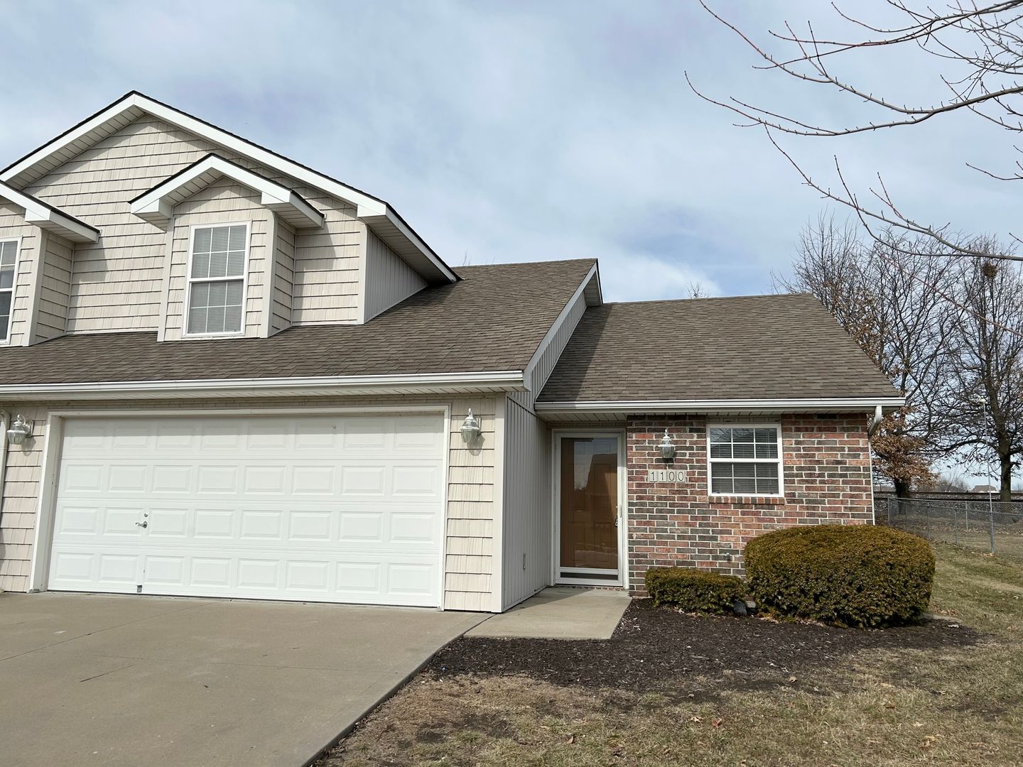 Grain Valley Townhome: 1100 NW Willow Dr