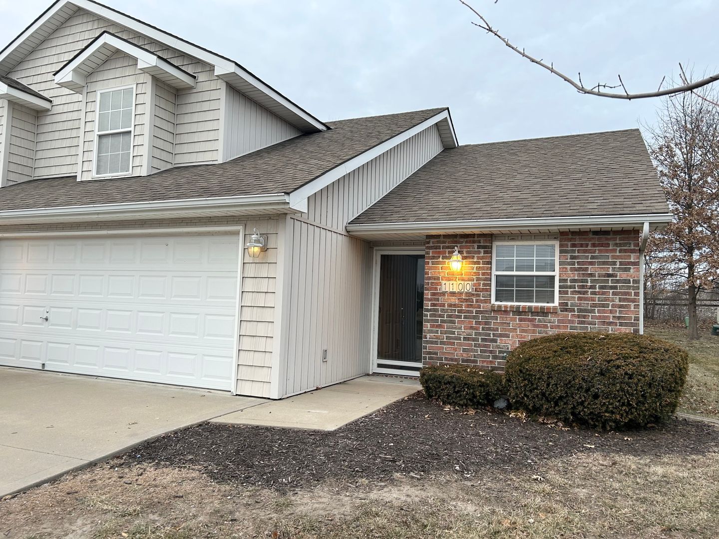 Grain Valley Townhome: 1100 NW Willow Dr