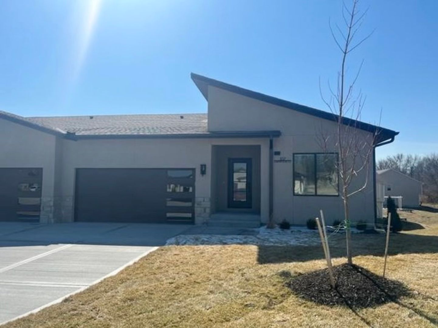 Raymore Apartment: 104-106 Oakwood Ct