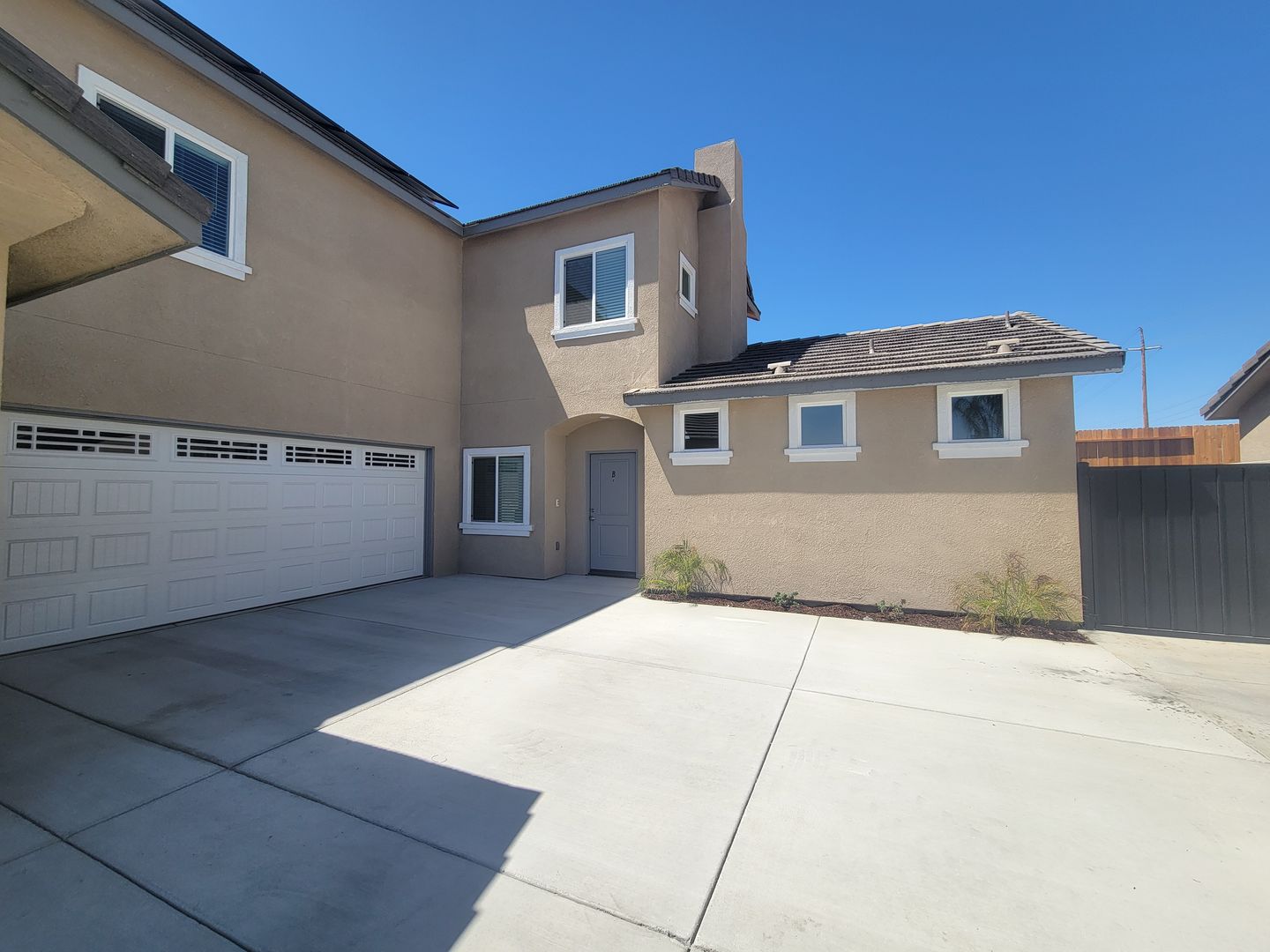 Bakersfield Apartment: 8304 Grandy St