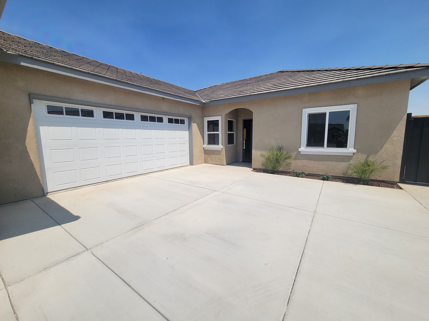 Bakersfield Apartment: 8410 Grandy St