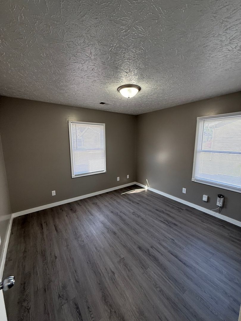 Very Nice 2 Bedroom 1 Bath Duplex 7 of 9