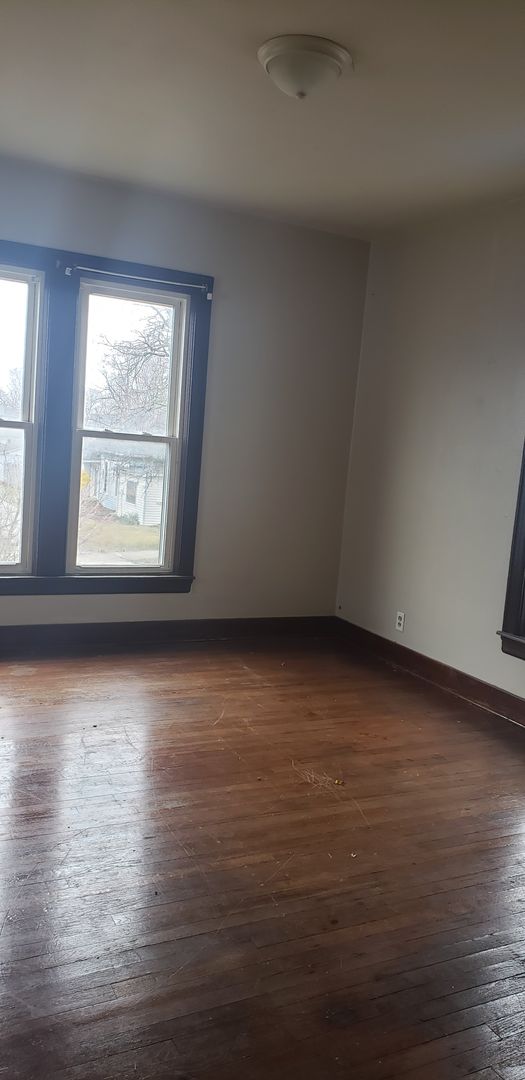 Kokomo Apartment: 833 01-03-1/2 South Washington Street